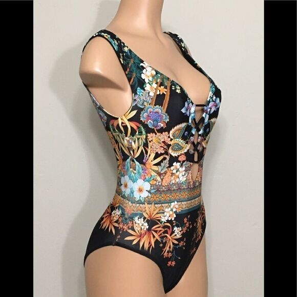 Kenneth Cole floral swimsuit. Small. Retails $129 - Picture 2 of 5